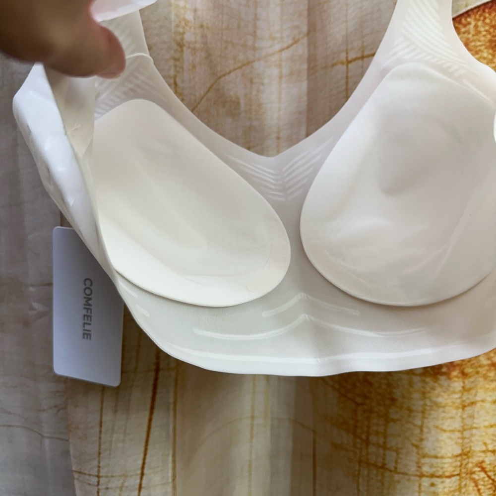 Comfelie Seamless Wireless Cream Bra - Picture 5 of 10